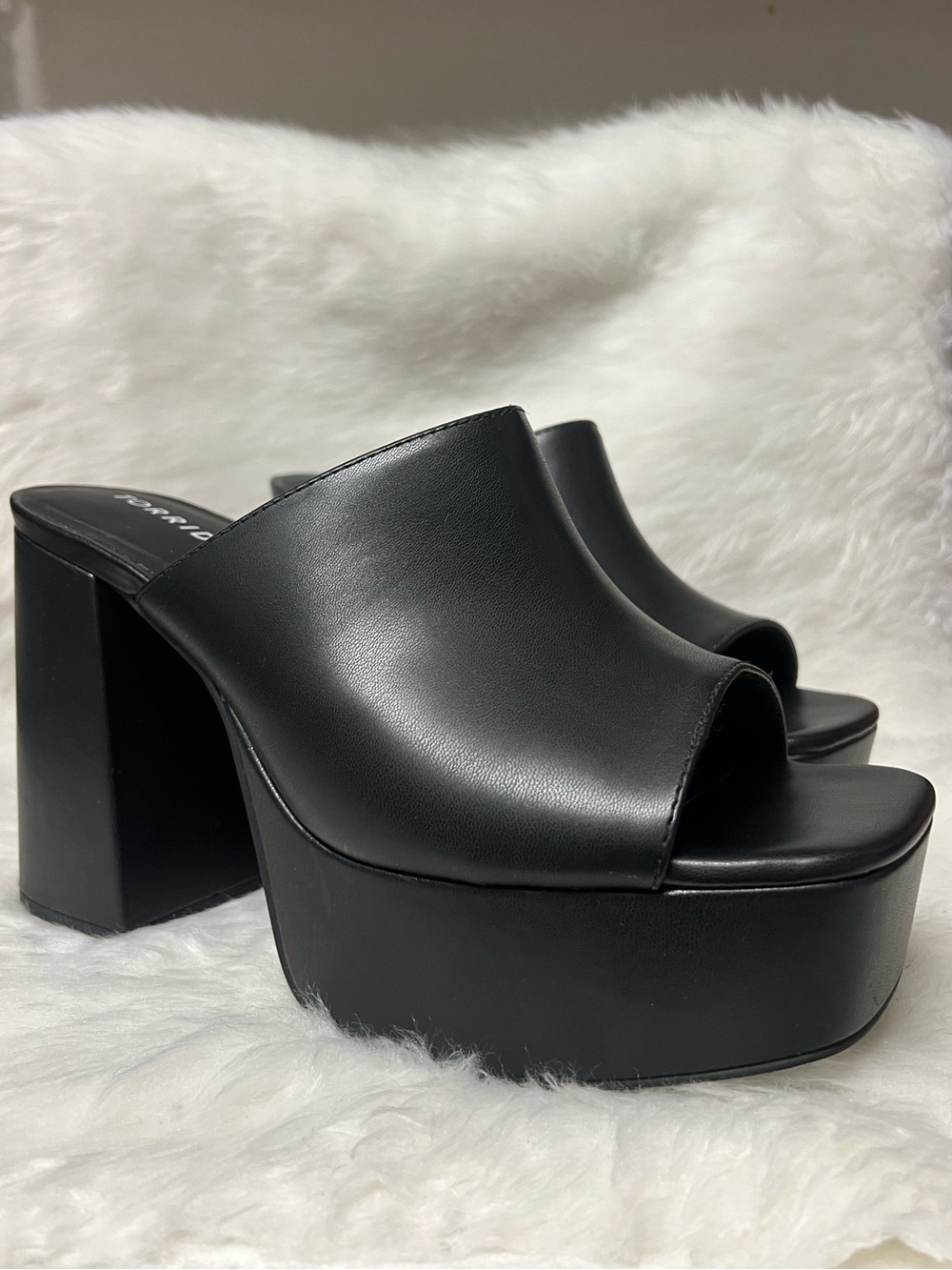 torrid Black Platform Mule Heels - Picture 3 of 10